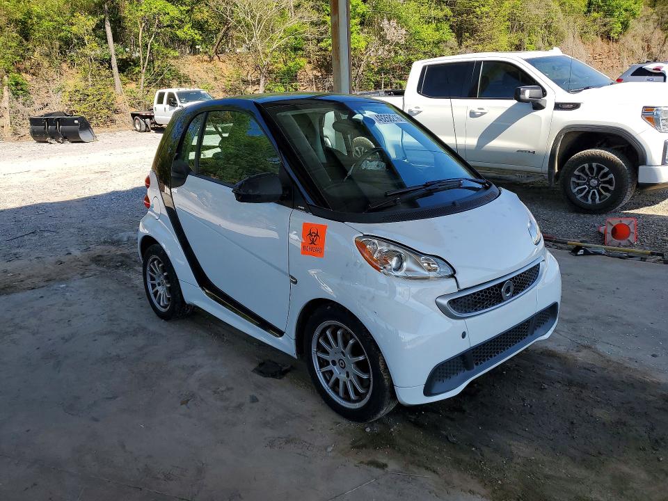 2013 Smart Fortwo მანქანა იყიდება აუქციონზე, vin: WMEEJ3BA0DK671187, აუქციონის ნომერი: 49268216
