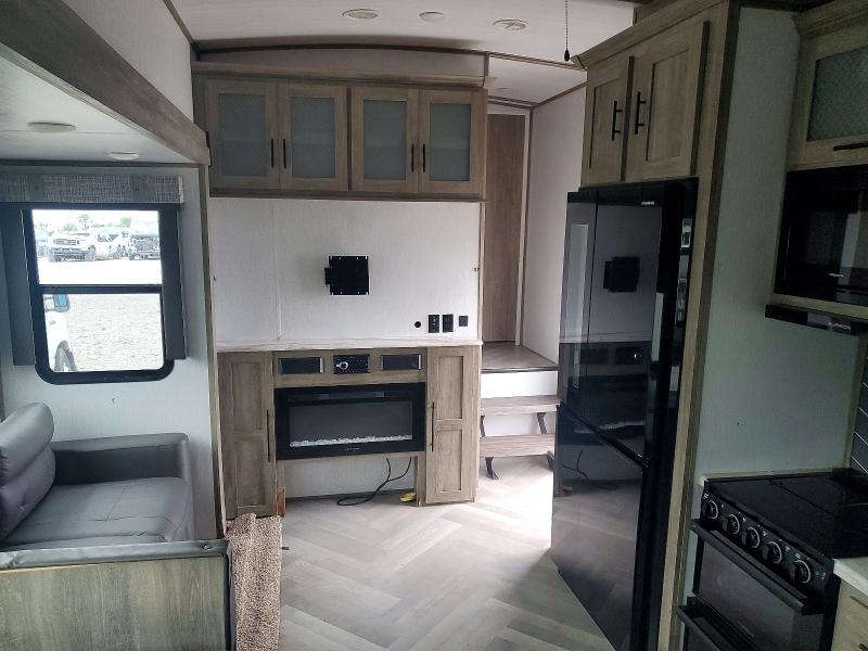51251806 :رقم المزاد ، 4X4FWBM27NV707147 vin ، 2022 Foresriver Wildwood مزاد بيع