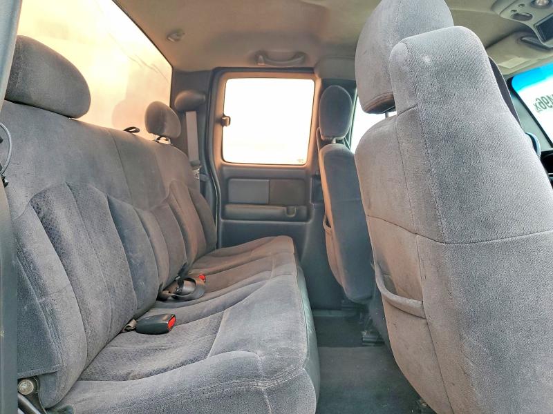 Продажа на аукционе авто 2002 Chevrolet Silverado, vin: 2GCEC19V621256880, номер лота: 51130496