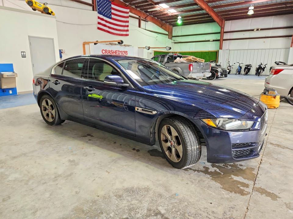 49364596 :رقم المزاد ، SAJAR4BG9HA972795 vin ، 2017 Jaguar Xe مزاد بيع