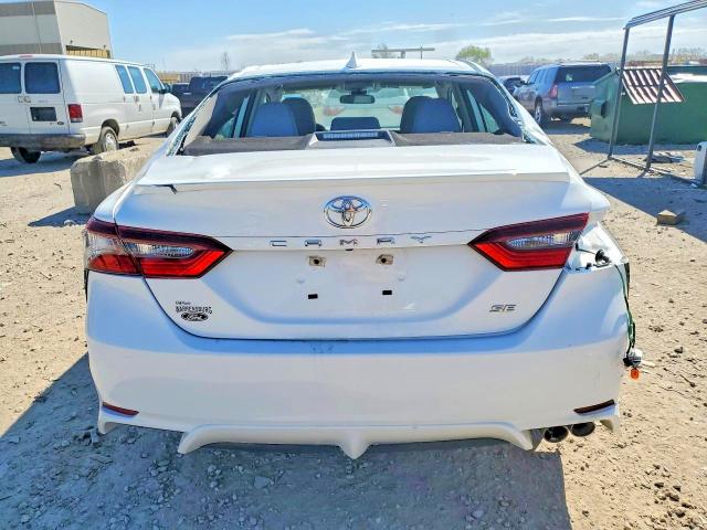 49298766 :رقم المزاد ، 4T1G11AK8MU541762 vin ، 2021 Toyota Camry مزاد بيع