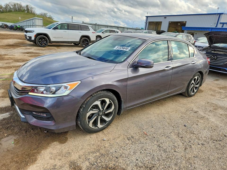 51326646 :رقم المزاد ، 1HGCR3F03HA019032 vin ، 2017 Honda Accord مزاد بيع