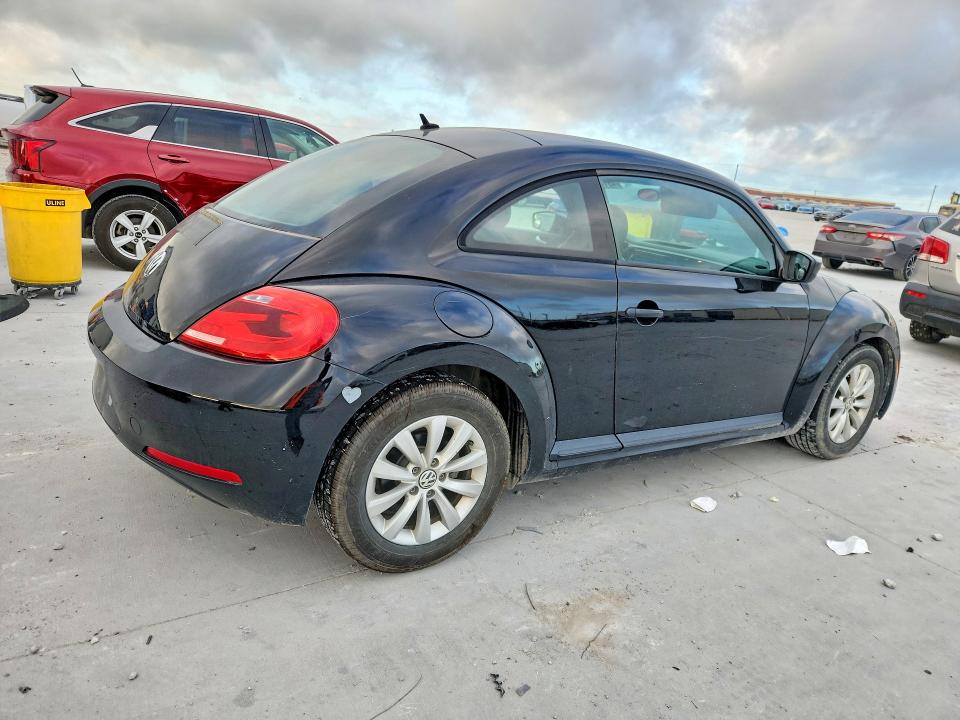 49134526 :رقم المزاد ، 3VWF17AT5FM623321 vin ، 2015 Volkswagen Beetle مزاد بيع