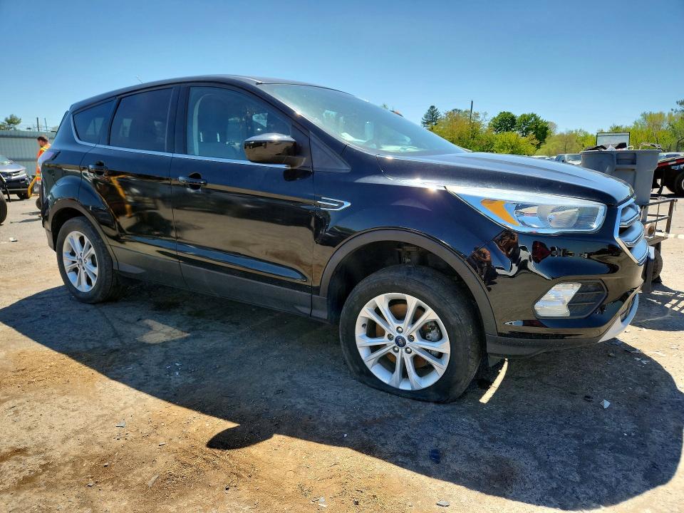 2017 Ford Escape მანქანა იყიდება აუქციონზე, vin: 1FMCU9GD4HUC55135, აუქციონის ნომერი: 51114476