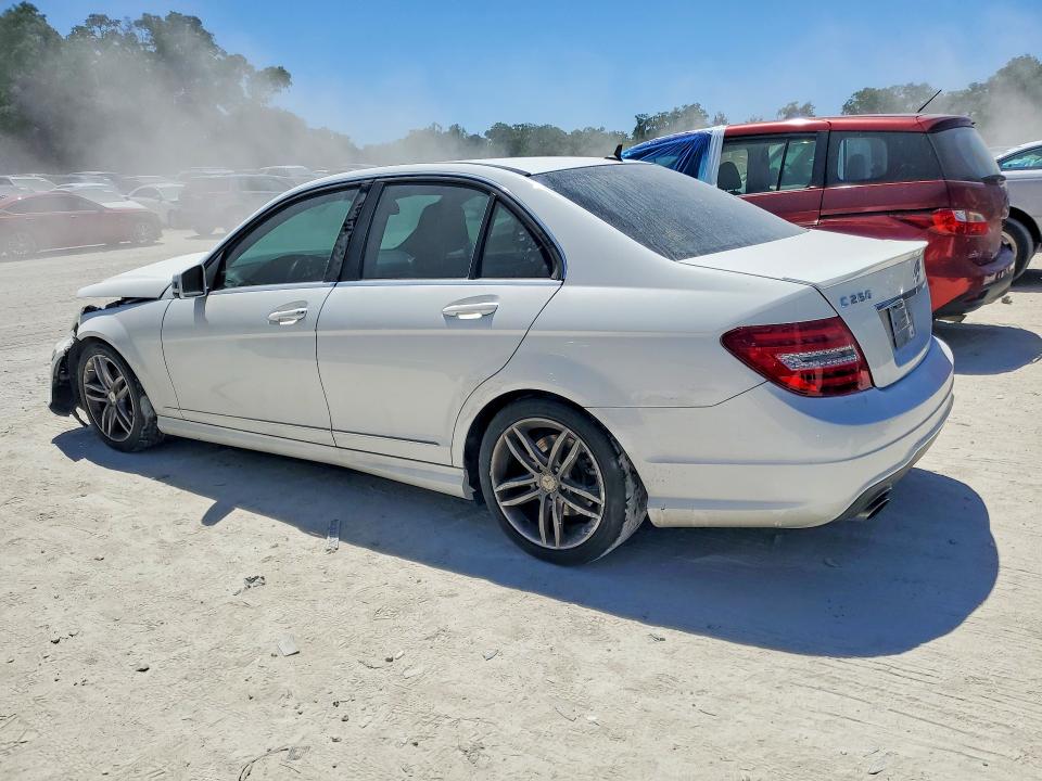 2013 Mercedes-benz C მანქანა იყიდება აუქციონზე, vin: WDDGF4HB8DA777090, აუქციონის ნომერი: 49983686