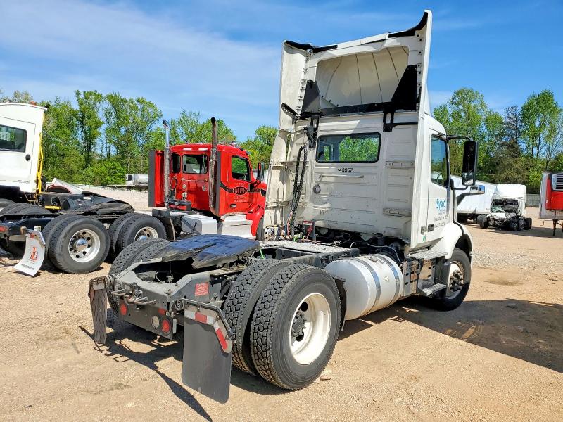 Продажа на аукционе авто 2023 Volvo Vnr, vin: 4V4W39EG3PN332270, номер лота: 49262966