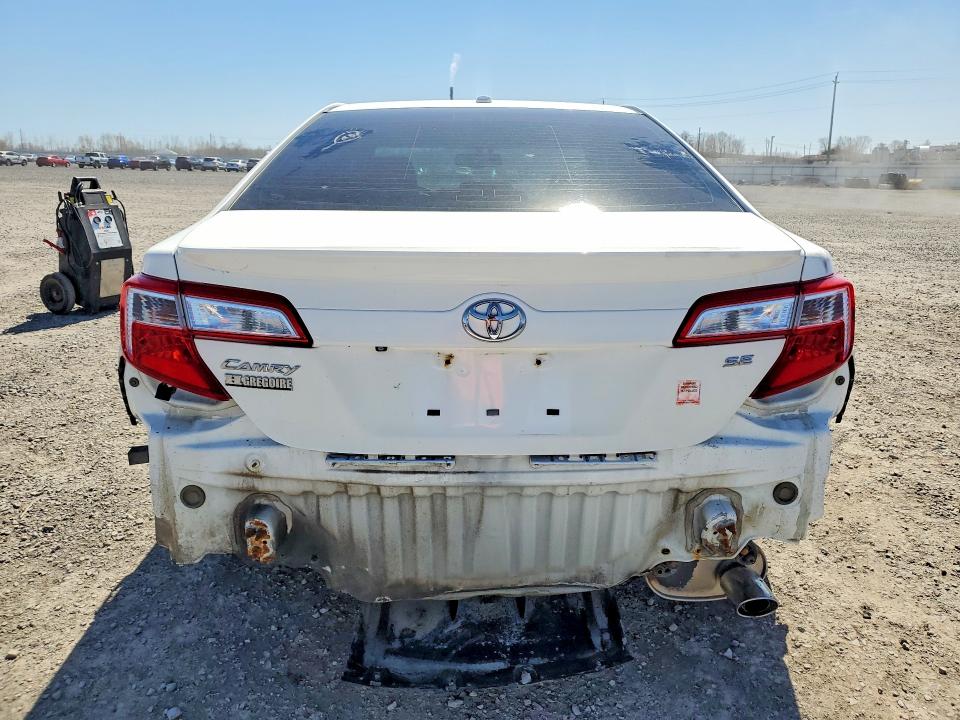 50920586 :رقم المزاد ، 4T1BF1FK0EU765338 vin ، 2014 Toyota Camry مزاد بيع