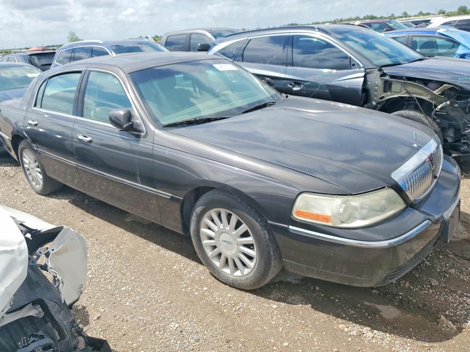 48519796 :رقم المزاد ، 1LNHM82WX5Y660641 vin ، 2005 Lincoln Town Car مزاد بيع