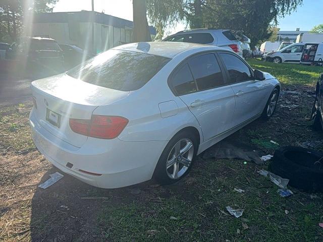 51367386 :رقم المزاد ، WBA3C3G58FNT52372 vin ، 2015 Bmw 320 مزاد بيع