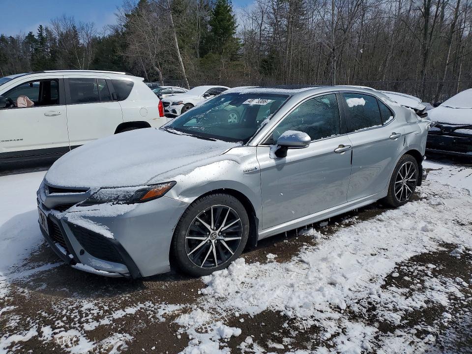 48465386 :رقم المزاد ، 4T1B21HK7MU015281 vin ، 2021 Toyota Camry مزاد بيع