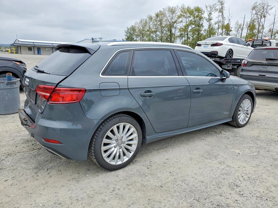 Продажа на аукционе авто 2018 Audi A3, vin: WAUTPBFF2JA062315, номер лота: 50849866