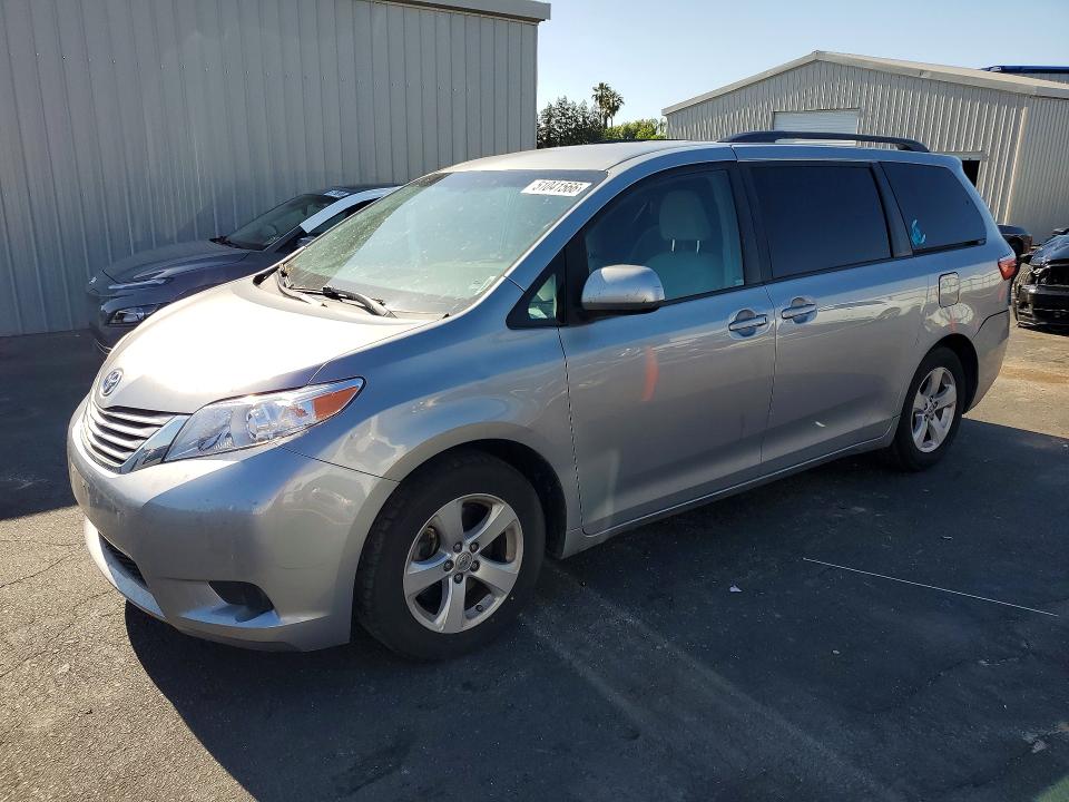 51041566 :رقم المزاد ، 5TDKK3DC2FS644940 vin ، 2015 Toyota Sienna مزاد بيع