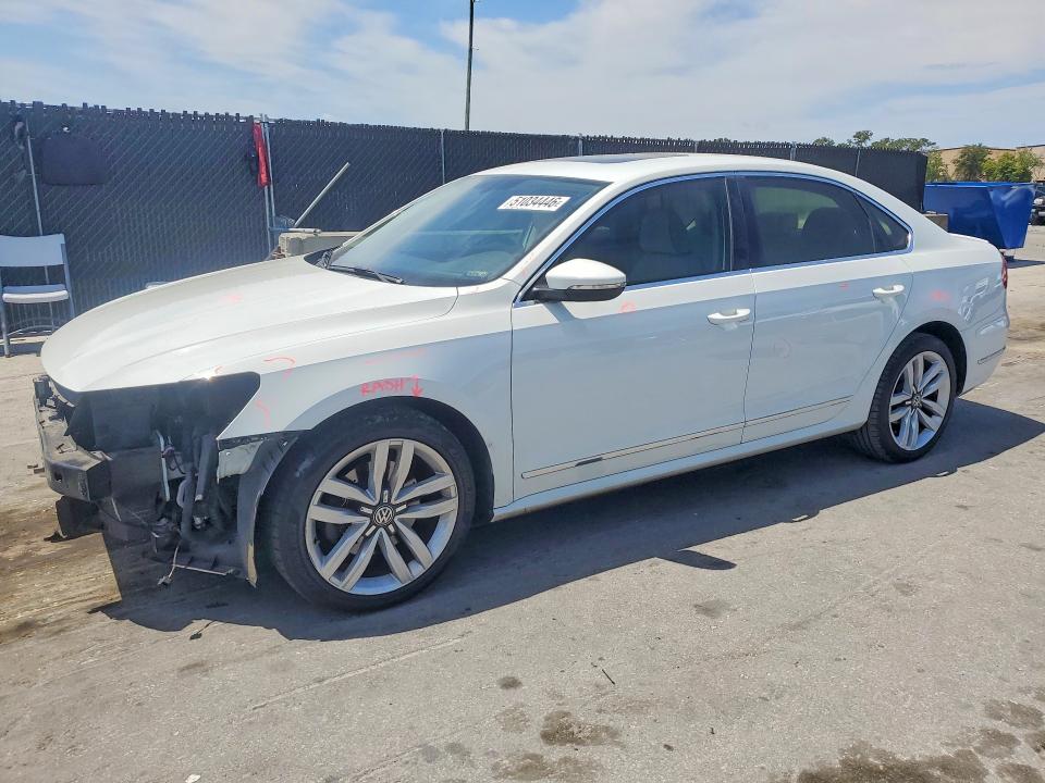 51034446 :رقم المزاد ، 1VWGT7A38HC015747 vin ، 2017 Volkswagen Passat مزاد بيع