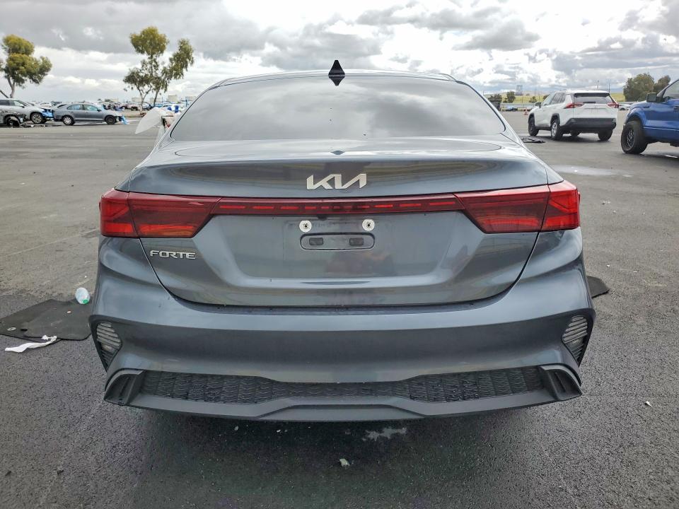 50529636 :رقم المزاد ، 3KPF24AD6NE477978 vin ، 2022 Kia Forte مزاد بيع