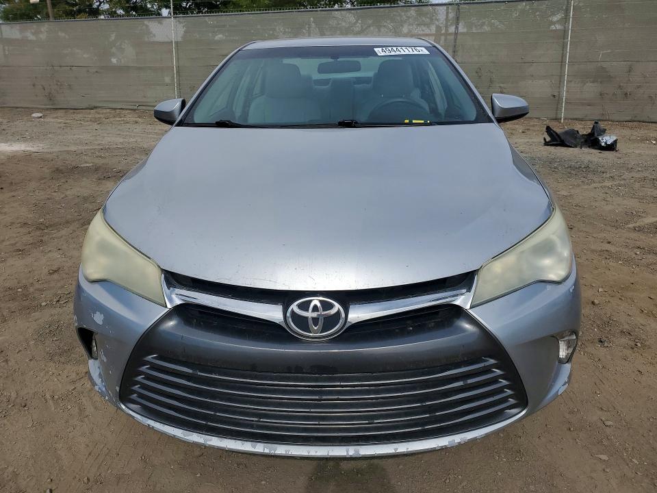 49441176 :رقم المزاد ، 4T1BF1FK1FU039537 vin ، 2015 Toyota Camry مزاد بيع