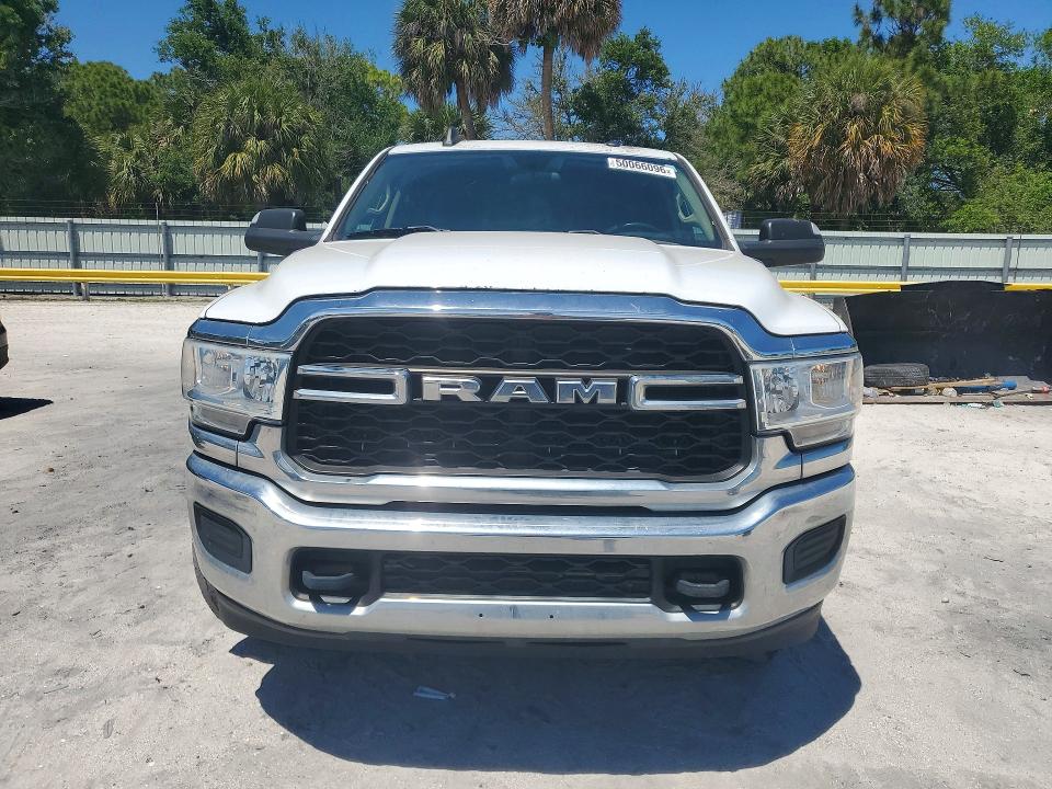 50066096 :رقم المزاد ، 3C6UR5HJ3KG590329 vin ، 2019 Ram 2500 مزاد بيع
