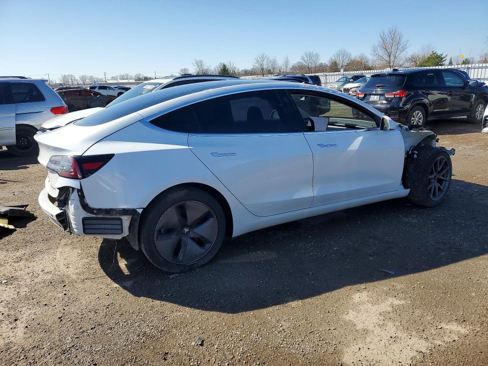 47775596 :رقم المزاد ، 5YJ3E1EB6JF107216 vin ، 2018 Tesla Model 3 مزاد بيع