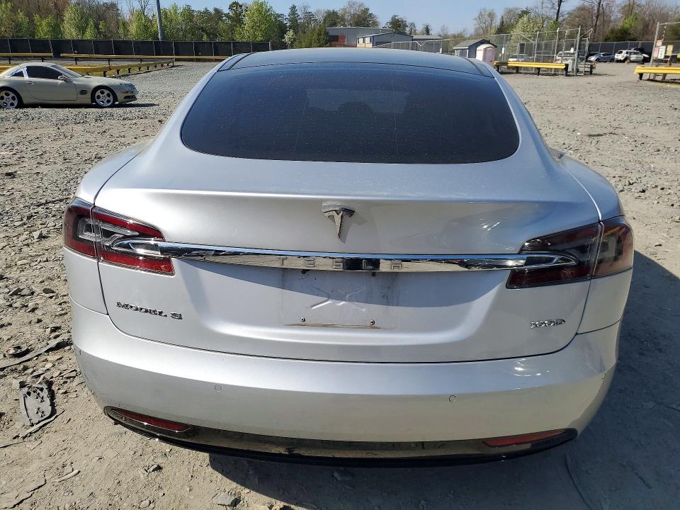 48008436 :رقم المزاد ، 5YJSA1E20JF253571 vin ، 2018 Tesla Model S مزاد بيع