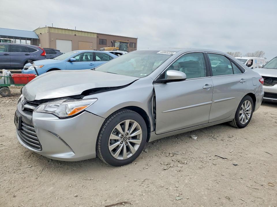 48865326 :رقم المزاد ، 4T1BF1FK0HU728942 vin ، 2017 Toyota Camry مزاد بيع