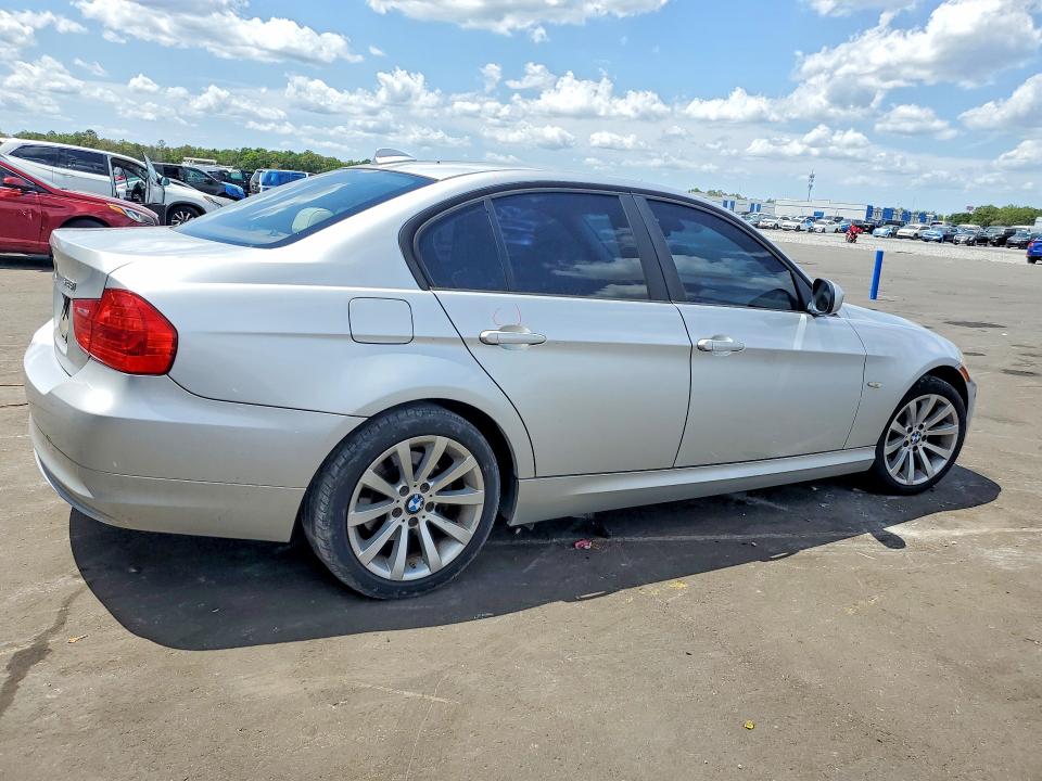 51799136 :رقم المزاد ، WBAPH7C59BE850638 vin ، 2011 Bmw 328 مزاد بيع