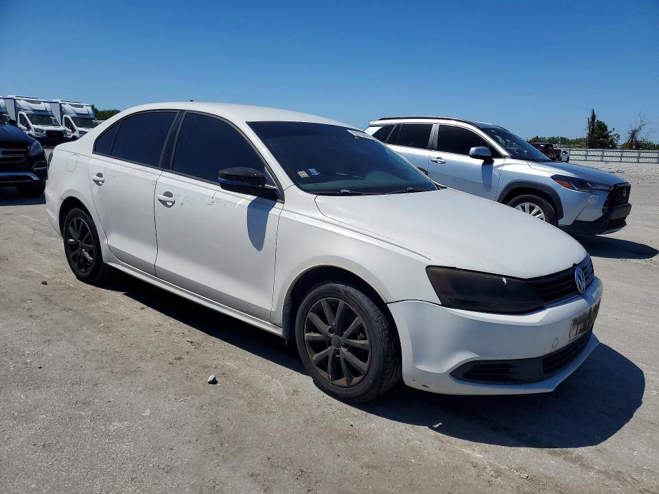 50130586 :رقم المزاد ، 3VWDX7AJ3BM364682 vin ، 2011 Volkswagen Jetta مزاد بيع