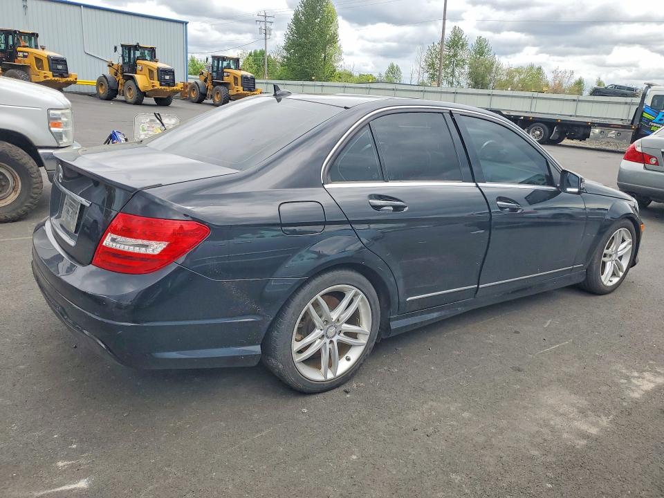 2013 Mercedes-benz C მანქანა იყიდება აუქციონზე, vin: WDDGF4HB4DR242310, აუქციონის ნომერი: 51828276