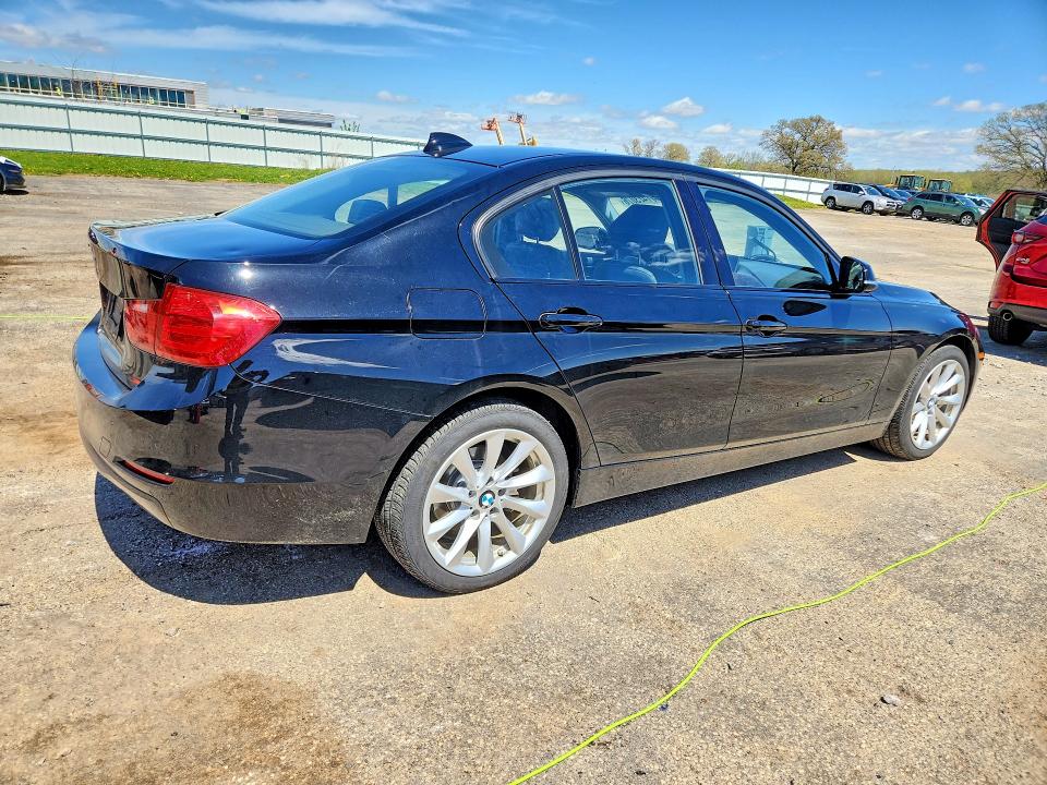 51423076 :رقم المزاد ، WBA3C3G52FNT52416 vin ، 2015 Bmw 320 مزاد بيع