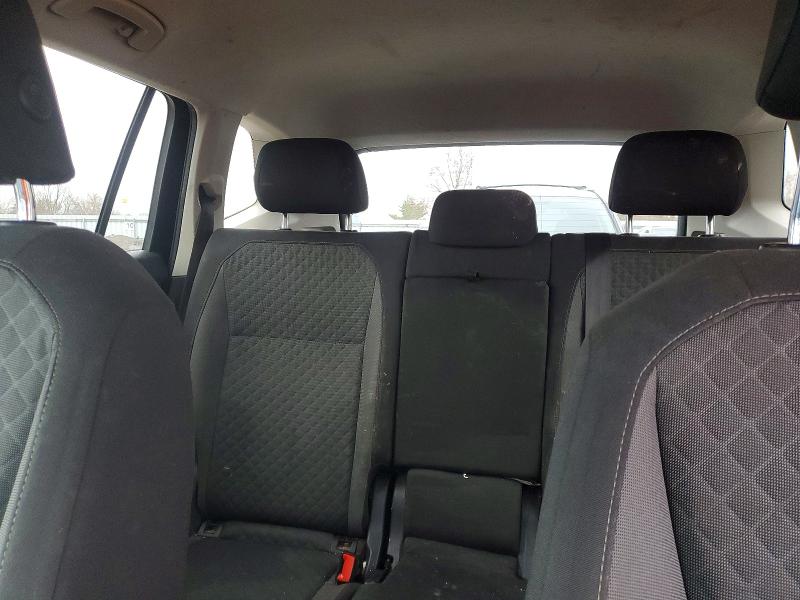 48402236 :رقم المزاد ، 3VV0B7AX9JM169951 vin ، 2018 Volkswagen Tiguan مزاد بيع