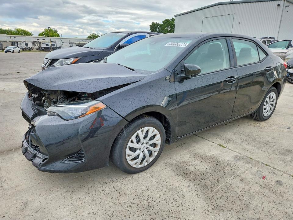 50058896 :رقم المزاد ، 2T1BURHE2JC004687 vin ، 2018 Toyota Corolla مزاد بيع