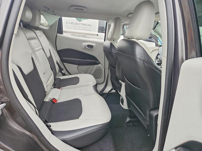 49215986 :رقم المزاد ، 3C4NJDBB2JT480247 vin ، 2018 Jeep Compass مزاد بيع