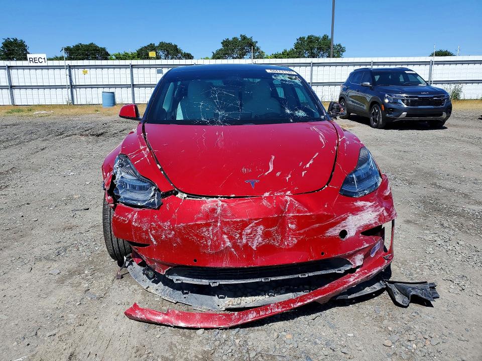 48473116 :رقم المزاد ، 5YJ3E1EBXJF096351 vin ، 2018 Tesla Model 3 مزاد بيع