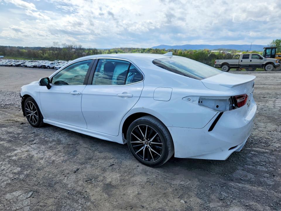 49331136 :رقم المزاد ، 4T1T11AK2NU702798 vin ، 2022 Toyota Camry مزاد بيع