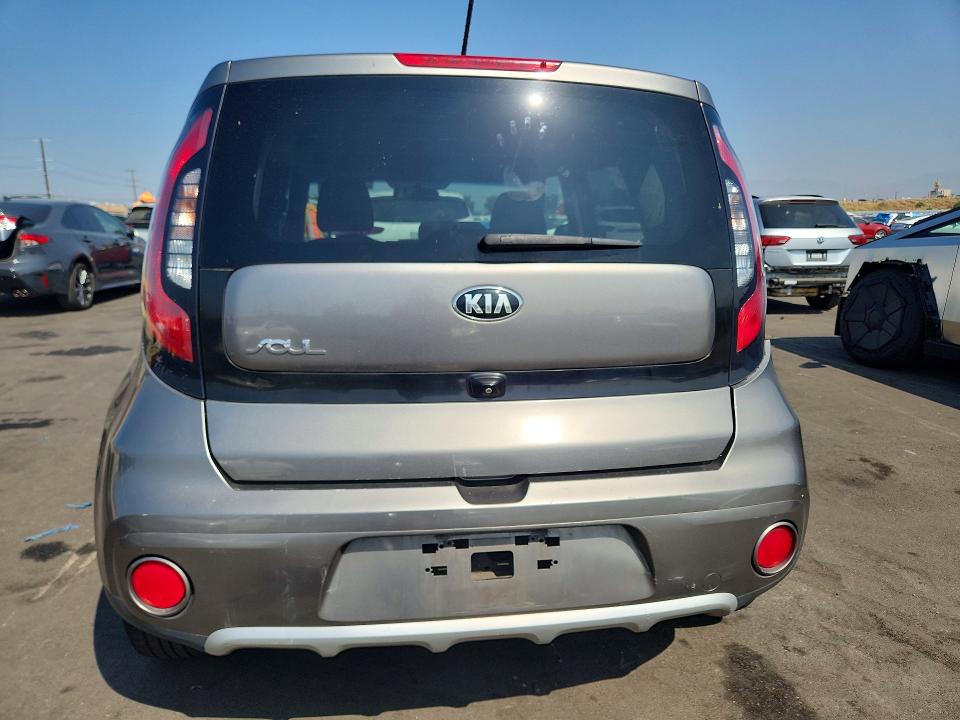 50749956 :رقم المزاد ، KNDJP3A53J7532010 vin ، 2018 Kia Soul مزاد بيع