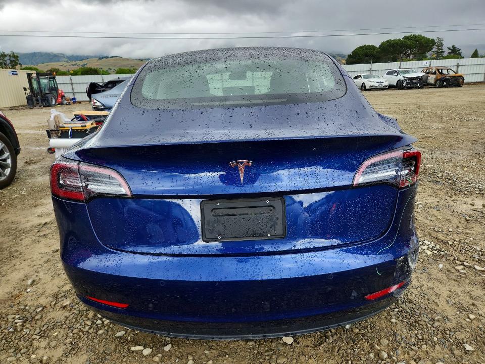 50683996 :رقم المزاد ، 5YJ3E1EAXNF372878 vin ، 2022 Tesla Model 3 مزاد بيع