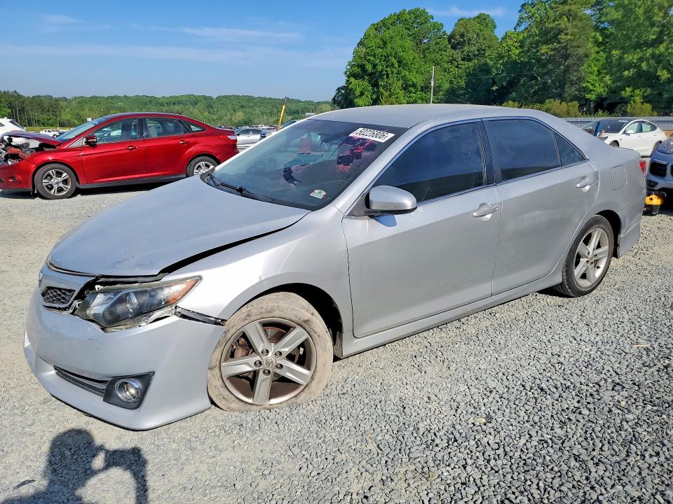 50226806 :رقم المزاد ، 4T1BF1FKXEU337972 vin ، 2014 Toyota Camry مزاد بيع