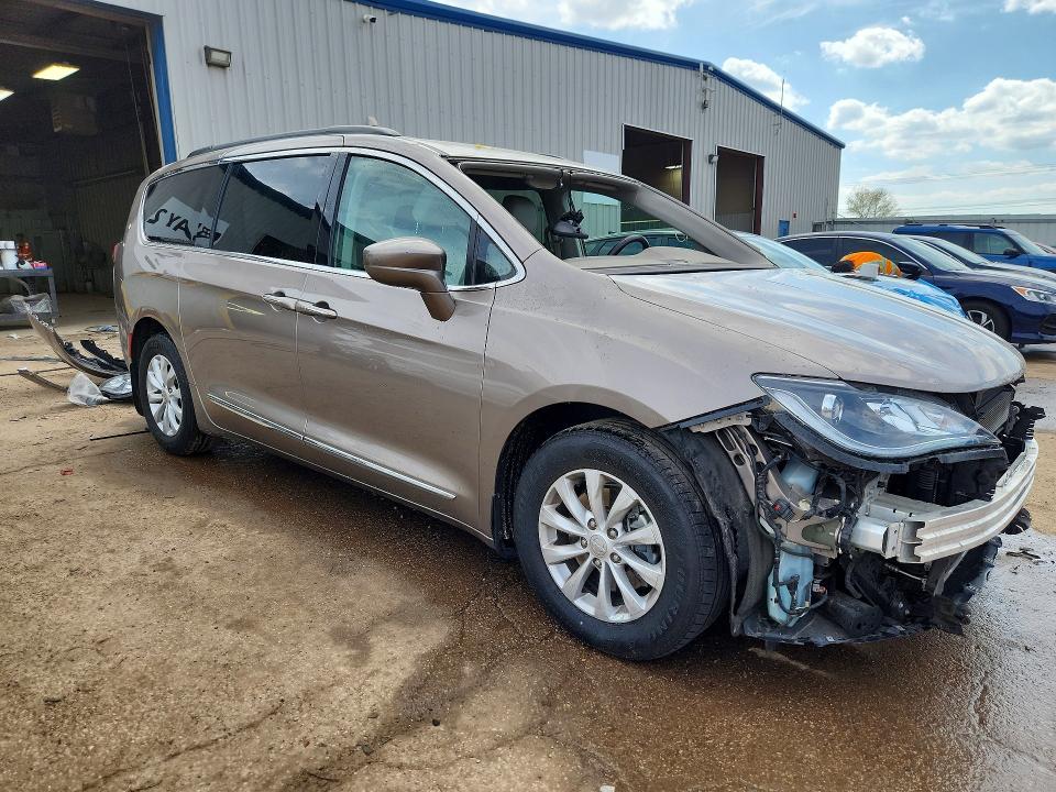 Продаж на аукціоні авто 2017 Chrysler Pacifica, vin: 2C4RC1BG5HR684561, номер лоту: 51019396
