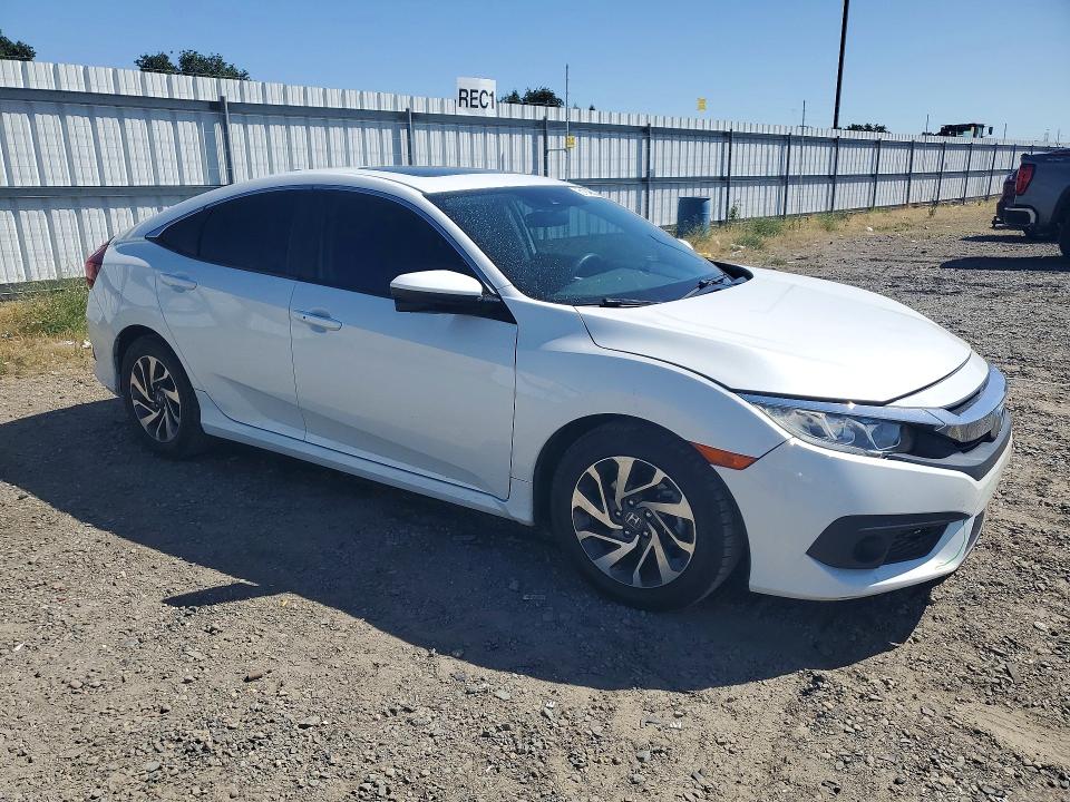 51846026 :رقم المزاد ، 19XFC2F80HE230537 vin ، 2017 Honda Civic مزاد بيع