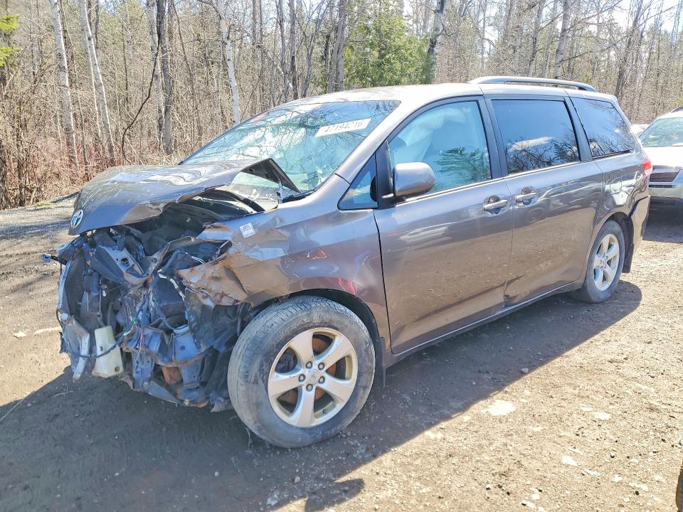 2014 Toyota Sienna მანქანა იყიდება აუქციონზე, vin: 5TDKK3DC8ES522033, აუქციონის ნომერი: 47194216