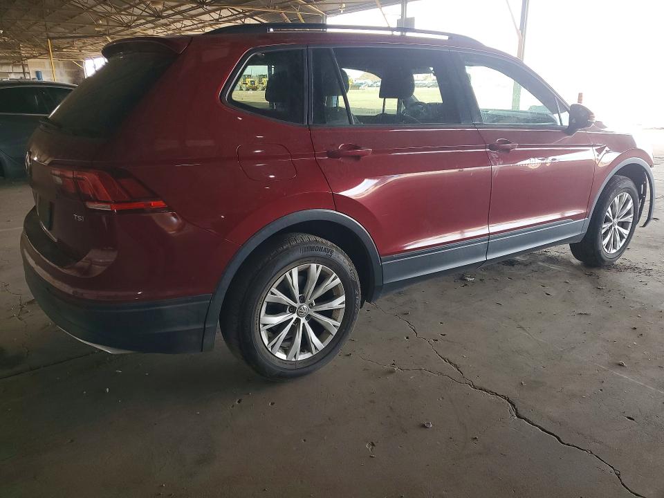50331516 :رقم المزاد ، 3VV1B7AX2JM013559 vin ، 2018 Volkswagen Tiguan مزاد بيع