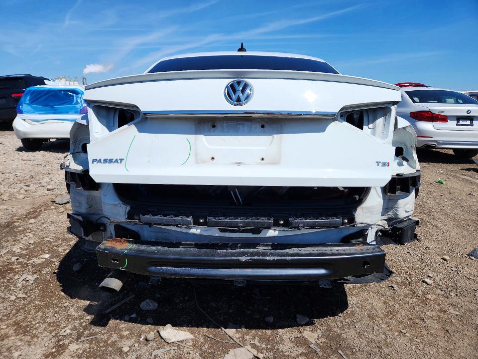 50564306 :رقم المزاد ، 1VWDT7A33HC052627 vin ، 2017 Volkswagen Passat مزاد بيع