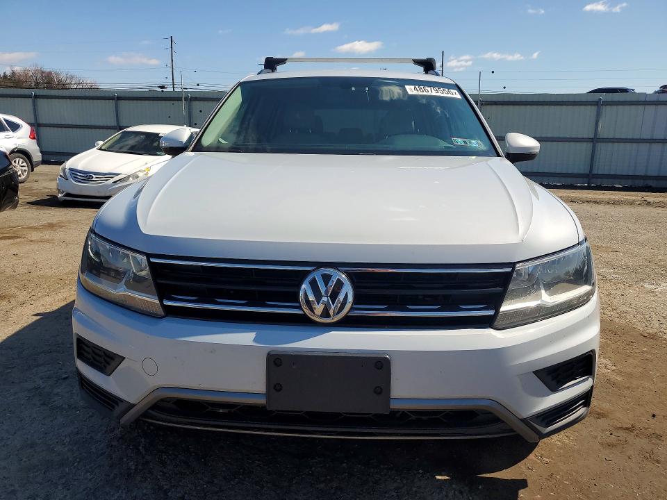 48679556 :رقم المزاد ، 3VV2B7AX4JM153424 vin ، 2018 Volkswagen Tiguan مزاد بيع