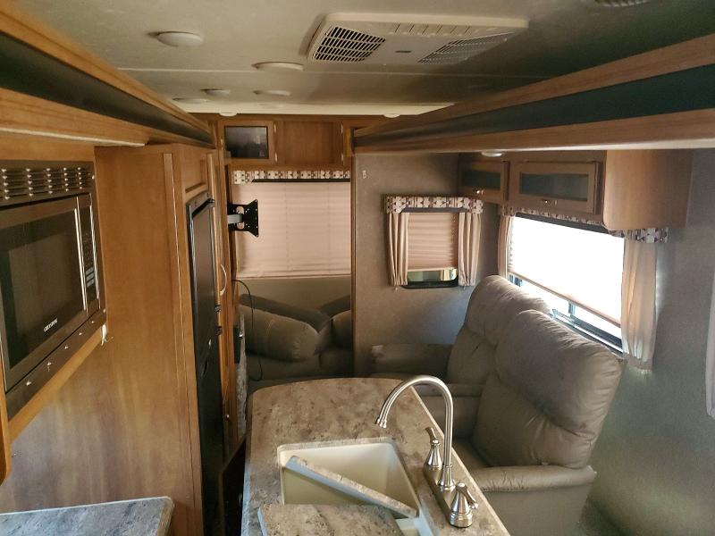 48436476 :رقم المزاد ، 5ZT2CAUB1JX012280 vin ، 2018 Coachman Catalina 293rlds مزاد بيع