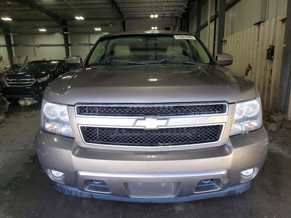 51897696 :رقم المزاد ، 1GNSKJE33BR334511 vin ، 2011 Chevrolet Suburban مزاد بيع