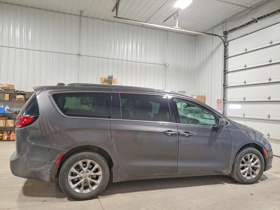 Продажа на аукционе авто 2021 Chrysler Pacifica, vin: 2C4RC3BG1MR566240, номер лота: 49760466