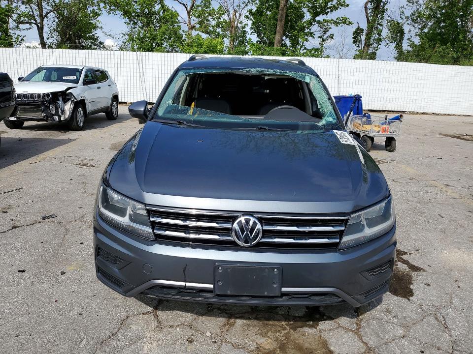 51301056 :رقم المزاد ، 3VV1B7AX2JM074054 vin ، 2018 Volkswagen Tiguan مزاد بيع