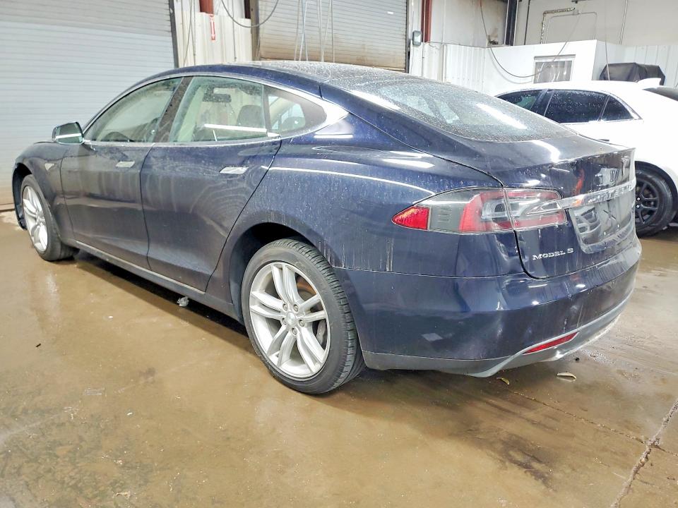 50295046 :رقم المزاد ، 5YJSA1CN2DFP14528 vin ، 2013 Tesla Model S مزاد بيع