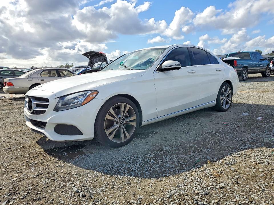 50001246 :رقم المزاد ، 55SWF4JB2JU257520 vin ، 2018 Mercedes-benz C مزاد بيع