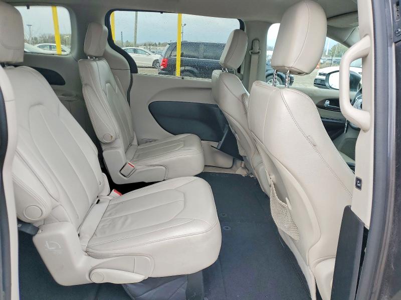 48358686 :رقم المزاد ، 2C4RC1BG2HR505442 vin ، 2017 Chrysler Pacifica مزاد بيع