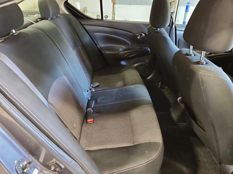 48750596 :رقم المزاد ، 3N1CN7AP4JL878816 vin ، 2018 Nissan Versa مزاد بيع