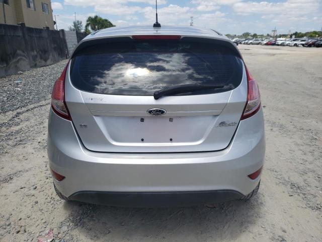 51197723 :رقم المزاد ، 3FADP4EJ2FM200850 vin ، 2015 Ford Fiesta Se مزاد بيع